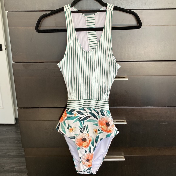 Cupshe bathing suit. - Picture 3 of 5